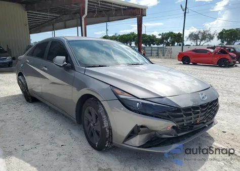 2021 Hyundai Elantra Sel z USA, uszkodzony, nr VIN KMHLS4AG0MU068013